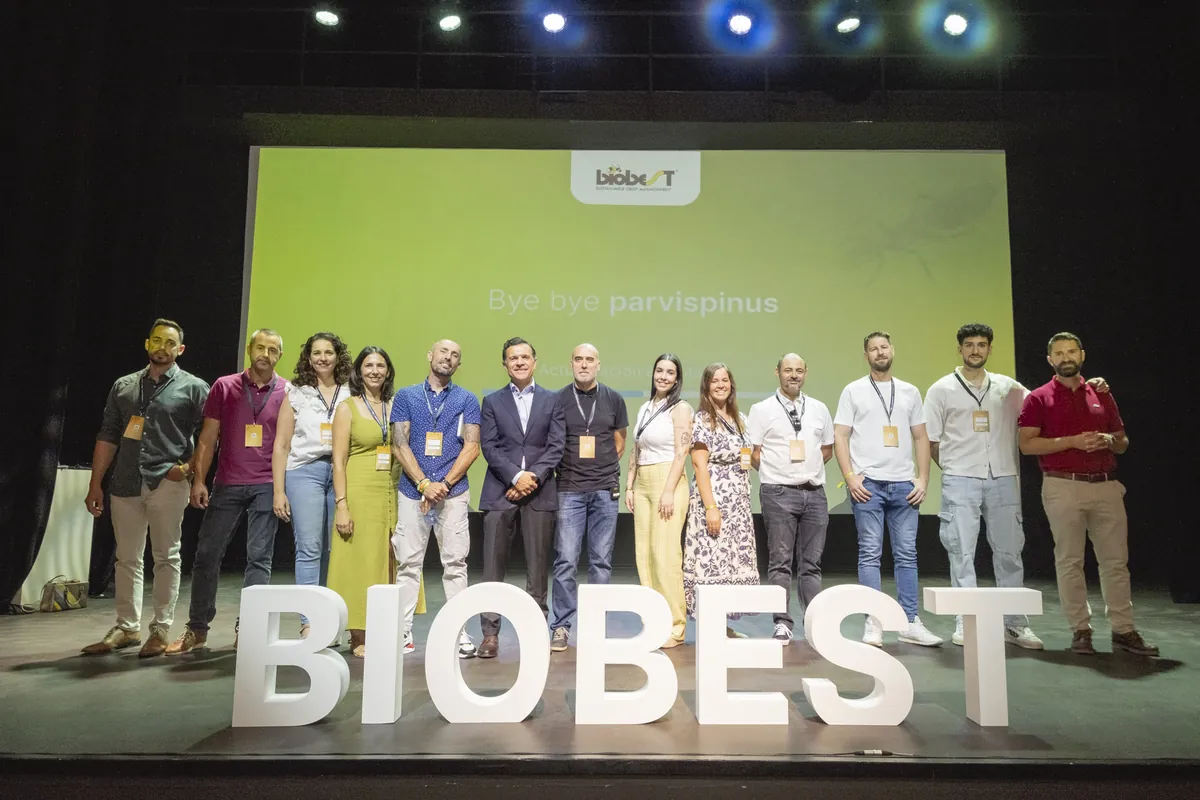 EL EQUIPO EN EL ESCENARIO