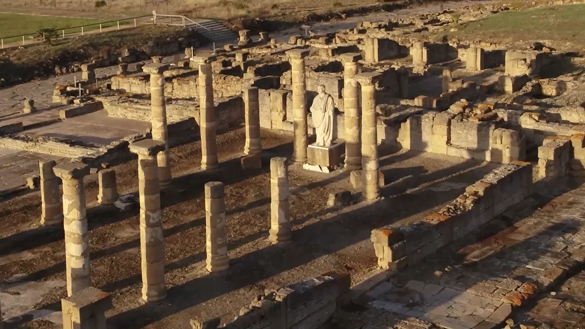 BAELO CLAUDIA · LAS COLUMNAS DEL FORO
